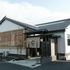 駐車場完備、和風の落ち着きある鰻・和食料理店