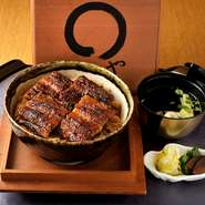 当店でお出ししている『鰻』は厳選した素材のみを使用。産地は時期によって変わりますが、静岡、九州など全国各地から質と鮮度にこだわった『鰻』を仕入れています。