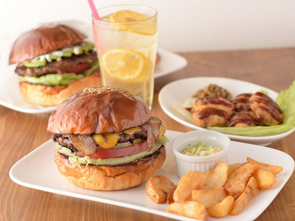 ＜全品　コールスロー＆ポテト付き　（ドリンク別）＞