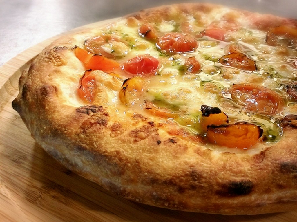 ピザやパスタなどあらゆるジャンルを取入れた創作料理を満喫