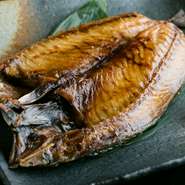 半身　649円
ブランデー、はちみつ、魚醤などに漬けこまれたジューシーなトロさば