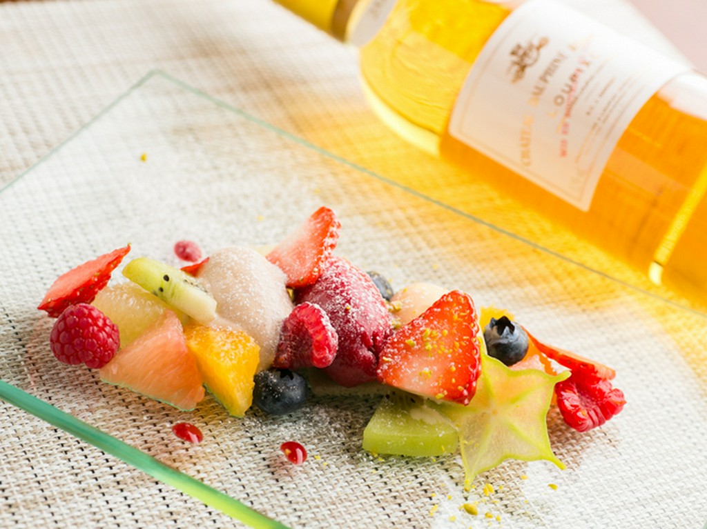 専属パティシエが食事の締めをより華やかに