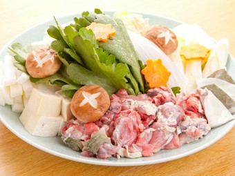 ダイナミックに目の前の板場でさばく『すっぽん鍋』も絶品です