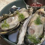 兵庫県室津の高圧浸透水で育てられた無菌の生牡蠣
ザクロと赤ワインビネガーのオリジナルポン酢はクセのない牡蠣に相性抜群