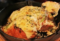 自家製のクリーミーなべシャメルソースと甘みのある有機野菜のグラタンです。
ハーフサイズ ¥1000
レギュラーサイズ ¥1600