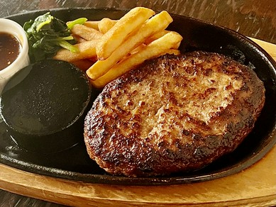 黄金比の自家製手ごねハンバーグステーキ。（ランチもあります）