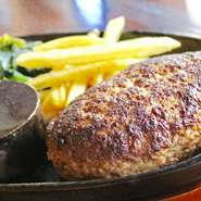 黄金比で仕込んだ特製のハンバーグランチです。
