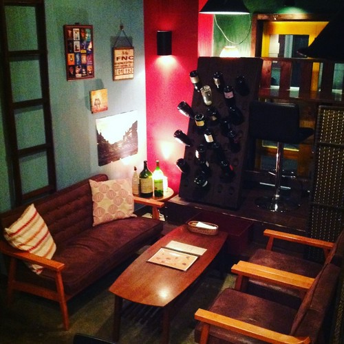 夜はシックな空間でゆっくりできます。