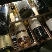 経営15年で集めたワインは300種。
貴重なワインやバックヴィンテージもあります。
ナチュールを注文にボルドーブルゴーニュなどのクラシックワインも。
