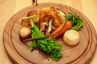 糸島産有機食材を使って、地産地消の料理を提供