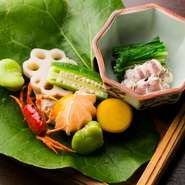 ゆるりがあなたに代わって、旬の食材だけを集め、季節感溢れる和食、日本料理をお席に合わせてをお作りし、お食事にあわせたお酒をご提案させていただきます。
