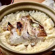 最高の状態の明石鯛を余すことなく使用した当店の鯛めし！
鯛の旨味がごはんにしみてます！