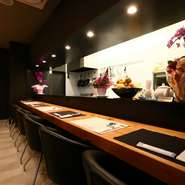 駅から徒歩3分と立地条件が良く、おしゃれな内観でゆったりと落ち着いて食事が出来ます。雰囲気も良く、大切な方とのひとときにおすすめです。
