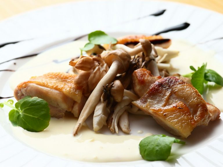 地鶏のモモ肉のフリカッセ