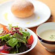 普段は贅沢なコース料理も、ランチなら1800円とリーズナブル！お友達を誘って女子会にもおすすめです。