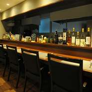 深夜の時間帯まで営業を行っていますので、遅めの食事となってしまう場合にもご利用いただくことが出来ます。カウンター席もありますので、お一人様からでも気軽にご利用いただけます。