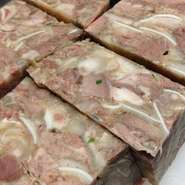 （豚のいろんな部位の煮こごり）