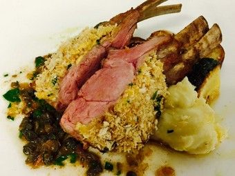 骨付き仔牛とパン粉のロースト