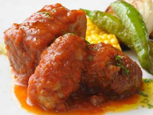 『美肌豚のラグーサ風トマト煮込み　スーゴ　ディ　マイアーレ』