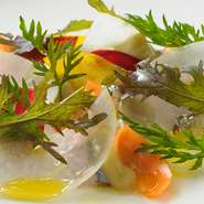 食材は主に国産の物を使用しており、府内で採れる野菜などをはじめ、鮮度や質の良い物を仕入れています。