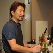 メニューもありますが、その日のオススメの食材をお客様に提示して好みに合わせて料理を決めることも出来ますので、お気軽にお声をかけていただければと思います。