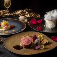 ※アレルギーや苦手な食材がございましたら、「コメント欄」にご記入ください。
※写真はイメージです。
※ご予約は2名様から承ります。
※クリスマス期間中（12月20～25日）に限り、メッセージプレートや個室のご用意等は致しかねますので、ご了承くださいませ。
お席の滞在時間は120分制とさせていただきます。
ご予約のお時間は1部制と2部制となります。
1部17：00～17：30
2部19：00～20：00