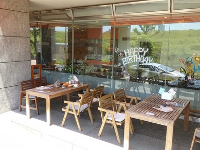 そよ風が気持ち良く吹く、淀川の土手沿い隠れ家オープンカフェ♪