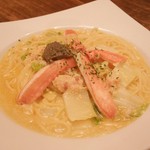 ランチタイム限定でサラダバー・ドリンクバー・スープ・日替りパン食べ放題
当店NO1のパスタ！ボナボンにお越しの際はこのパスタをご注文！蟹のソースとカニ身がたまりません。

※大盛：＋220円