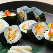 宮崎発祥のスチュワーデス巻とも呼ばれる品。スチュワーデスさんのまかない食から生まれたのだとか。