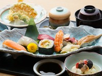 すし8カン、天ぷら4種、小鉢1種、茶碗蒸し、吸い物