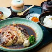 本日の煮魚、小鉢1種、白ごはん、漬物、吸い物