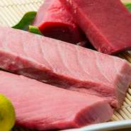 鹿児島産の生まぐろは、特に美味しくて冷凍とは比べ物にならない味わいです。また、お料理にも接客にも真心こめて対応しています。ぜひお立ち寄りください。