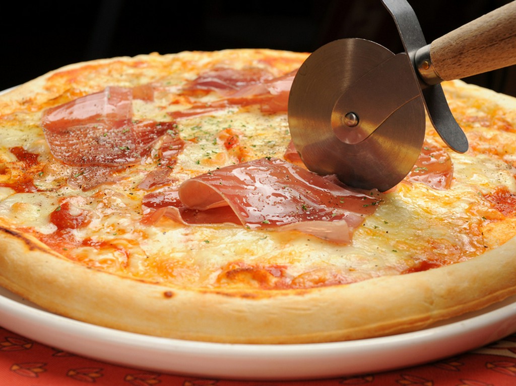 生ハムとモッツァレラのピッツァ