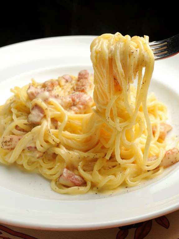 濃厚、クリーミーな『特製ベーコンのこってりカルボナーラ』