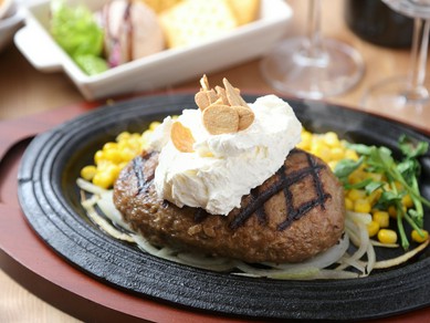 ビーフ100％手ごねハンバーグ。お肉に合うソースでさっぱり『クリーミーガーリックハンバーグ　300ｇ』