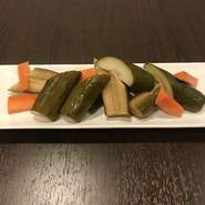 スパイス・ブラウンシュガーを使用しています。
甘めのピクルスです。