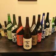 酒屋さんと相談して新潟の酒、県外の酒を数種類あります。