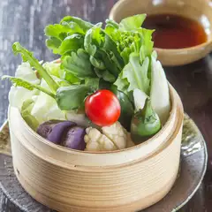 熟練した料理人が丁寧に調理した旬の料理に舌鼓
