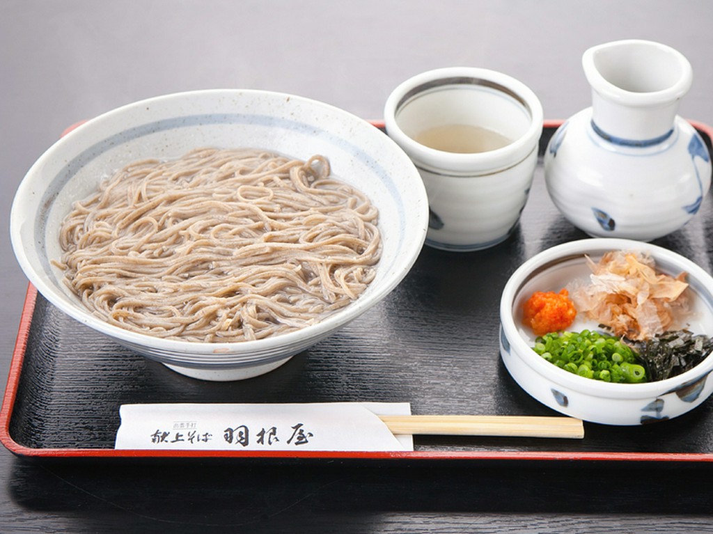 釜から直接あげたそばに、だしをかけて食べる『釜あげそば』