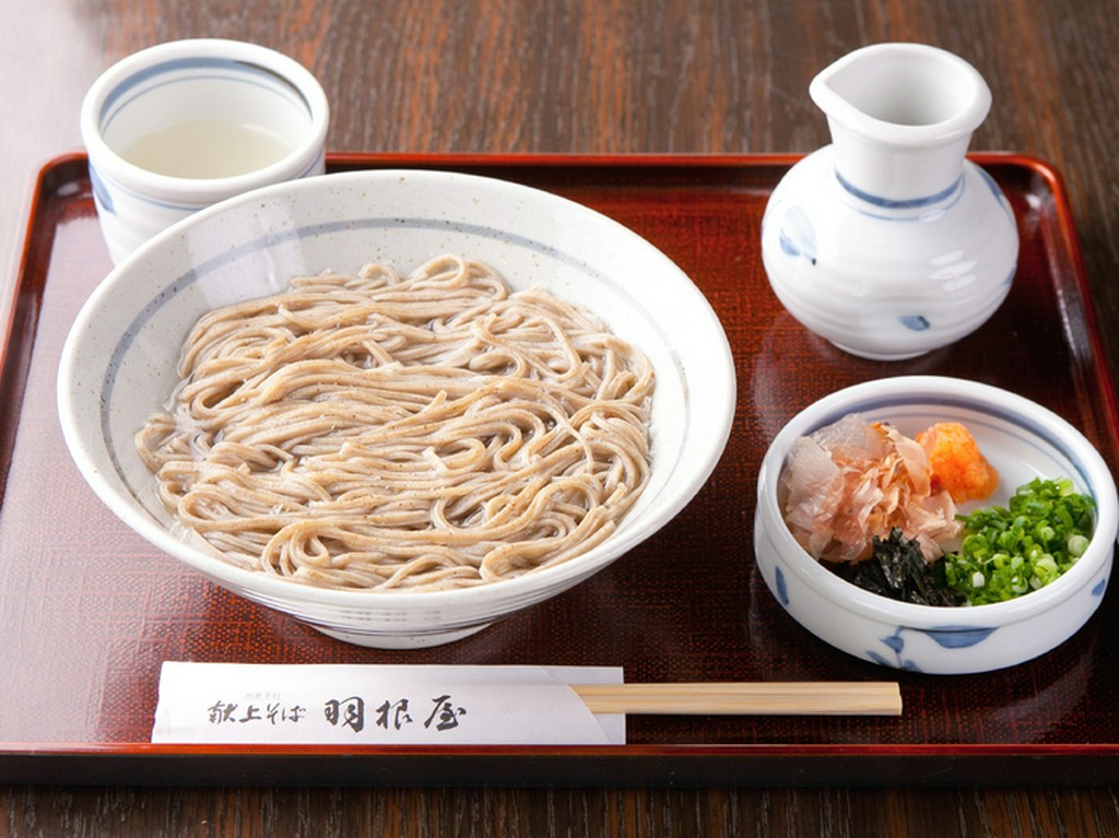 釜から直接あげたそばに、だしをかけて食べる『釜あげそば』