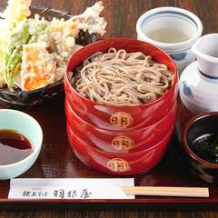 カリッと揚がった大き目の天ぷらが味わえる『天ぷら割子そば』