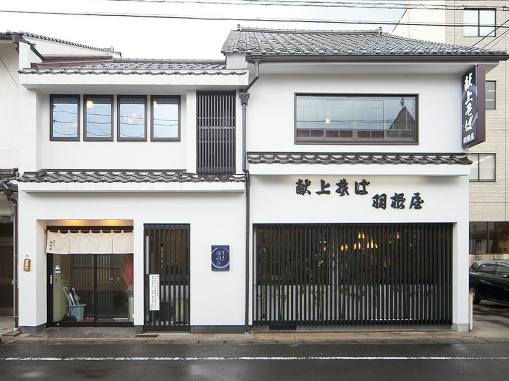 「献上そば」という伝統を重んじ守り抜く、本格的な手打ちそば店