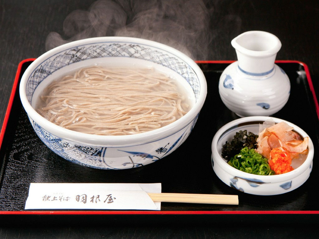 釜から直接あげたそばに、だしをかけて食べる『釜あげそば』