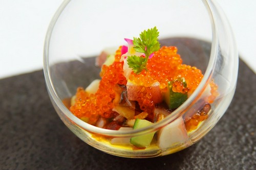 旬で新鮮な魚介類がさまざまな組み合わせで楽しめる