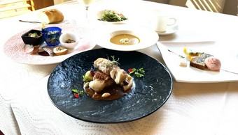 素材にこだわり丁寧に手作りしたお料理の数々。本格フレンチをリーズナブル価格でお召し上がり戴けます。