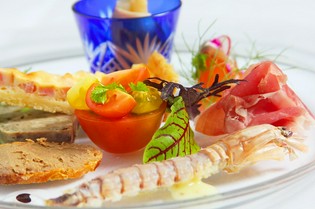 野菜、魚、肉、岡山で採れる実りを最大限活用しています