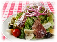 フルサイズ 3300円
ハーフサイズ 2260円
南フランス ニース地方のボリューム満点のサラダ。
ポテトとアンチョビ、オリーブを使ったサッパリとしたサラダに軽く炙ったマグロを添えました。