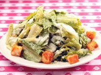 フルサイズ 1650円
ハーフサイズ 1100円
アンチョビ・ガーリックを効かせたオリジナルのドレッシングを使用した人気のサラダ。
トッピングを載せても楽しめます。