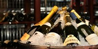 気軽に飲めるテーブルワインからプレミアムワイン、シャンパンなど
多種にわたりご用意しております。 グラスワイン豊富!