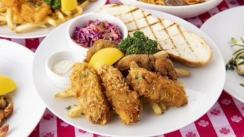 大ぶりの牡蠣を定番の『カキフライ』で